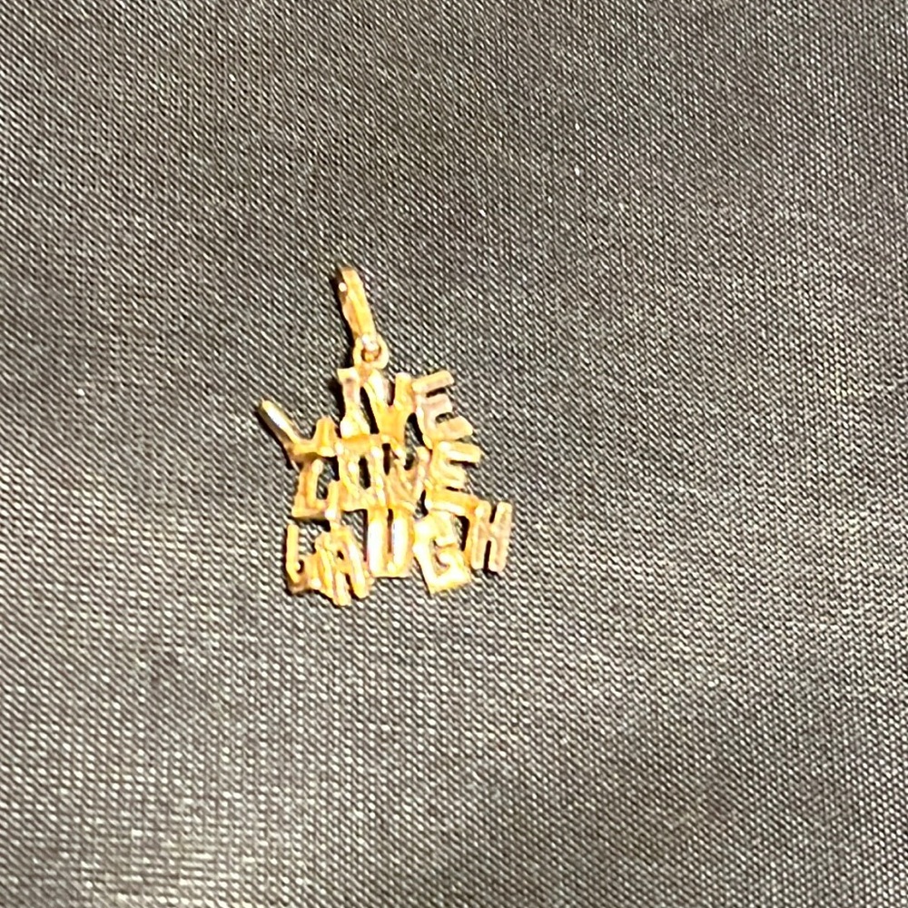 14k yellow 585 gold Live Laugh Love 3D pendant
